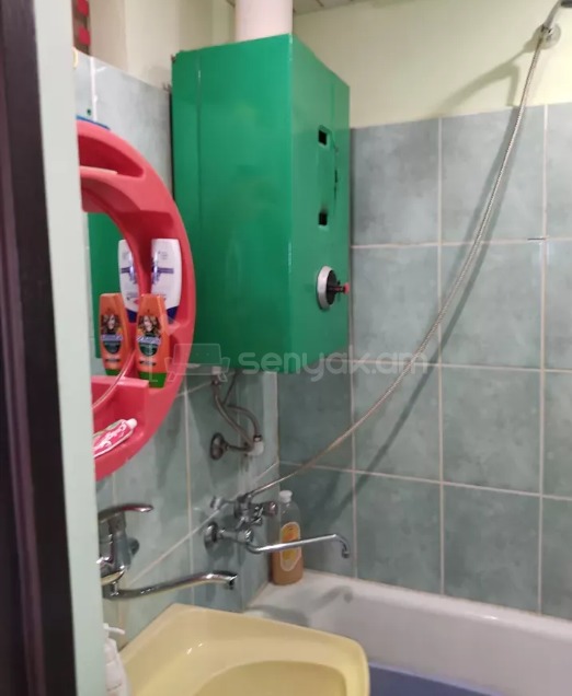 3 Սենյականոց Բնակարան Քարե Շենքում, 76քմ, 1/5 հարկ, Պետական Վիճակում