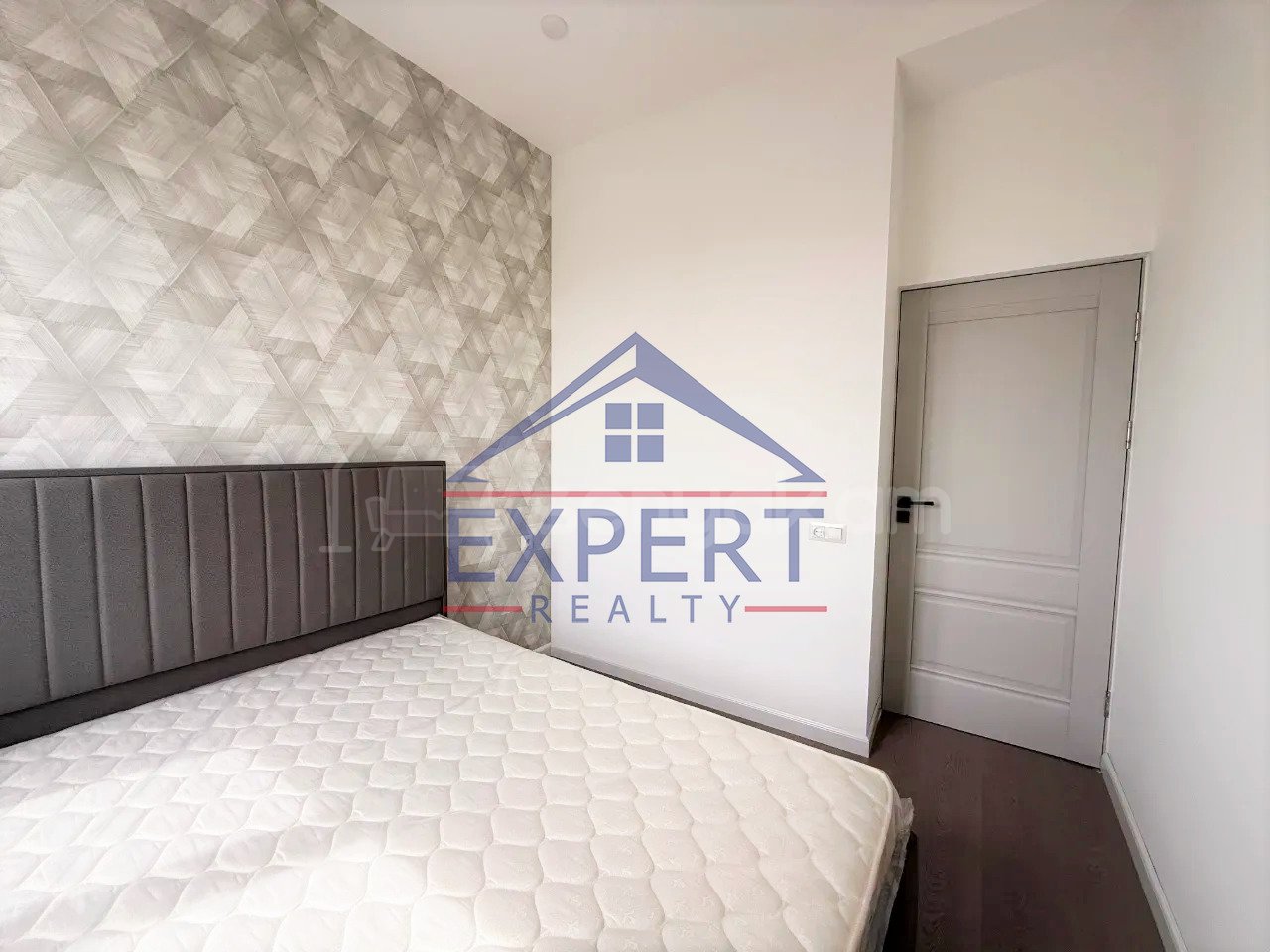 2 Սենյականոց Բնակարան Քարե Շենքում, 37քմ, 3/3 հարկ, Կապիտալ Վերանորոգված