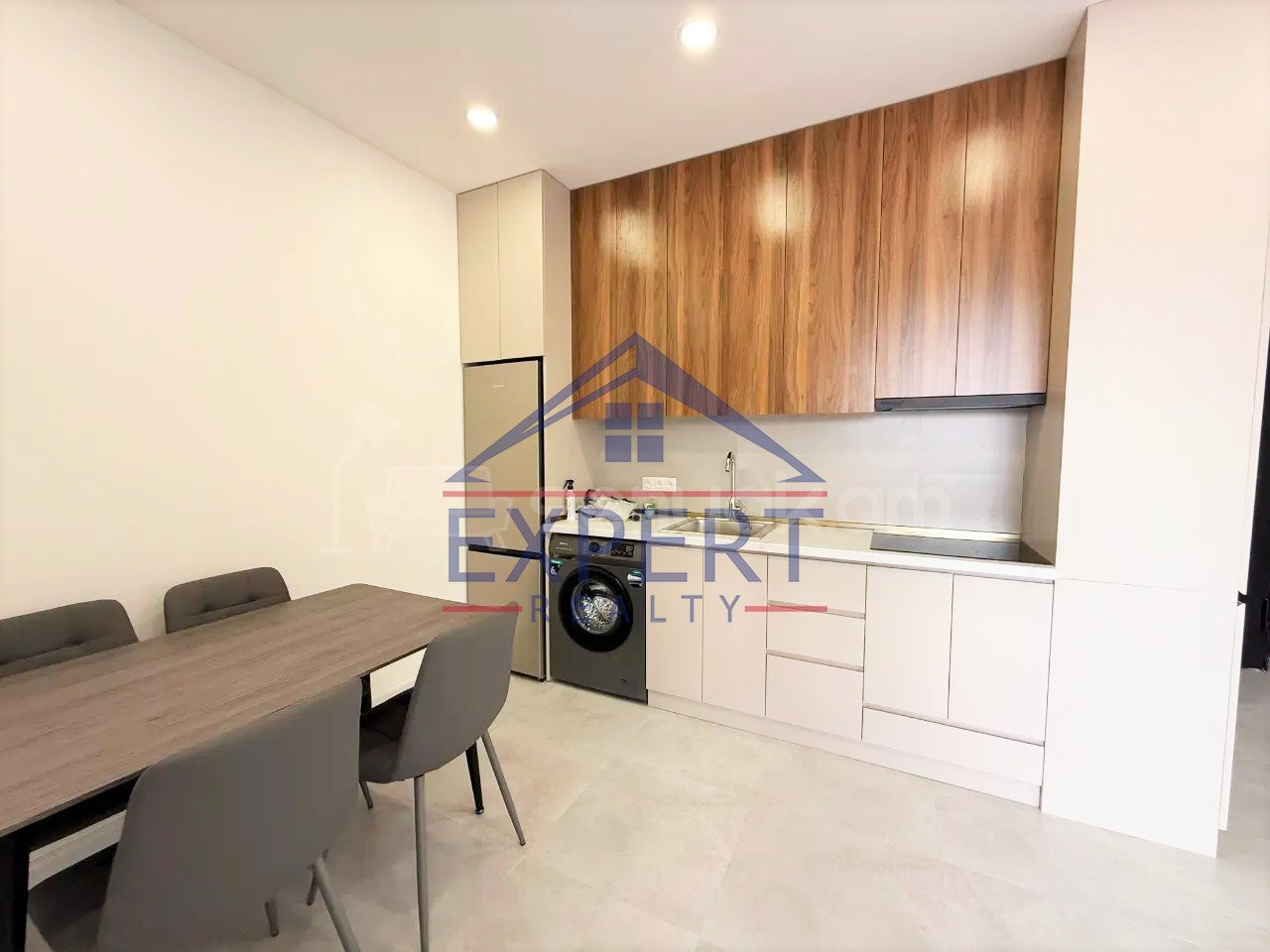 2 Սենյականոց Բնակարան Քարե Շենքում, 37քմ, 3/3 հարկ, Կապիտալ Վերանորոգված