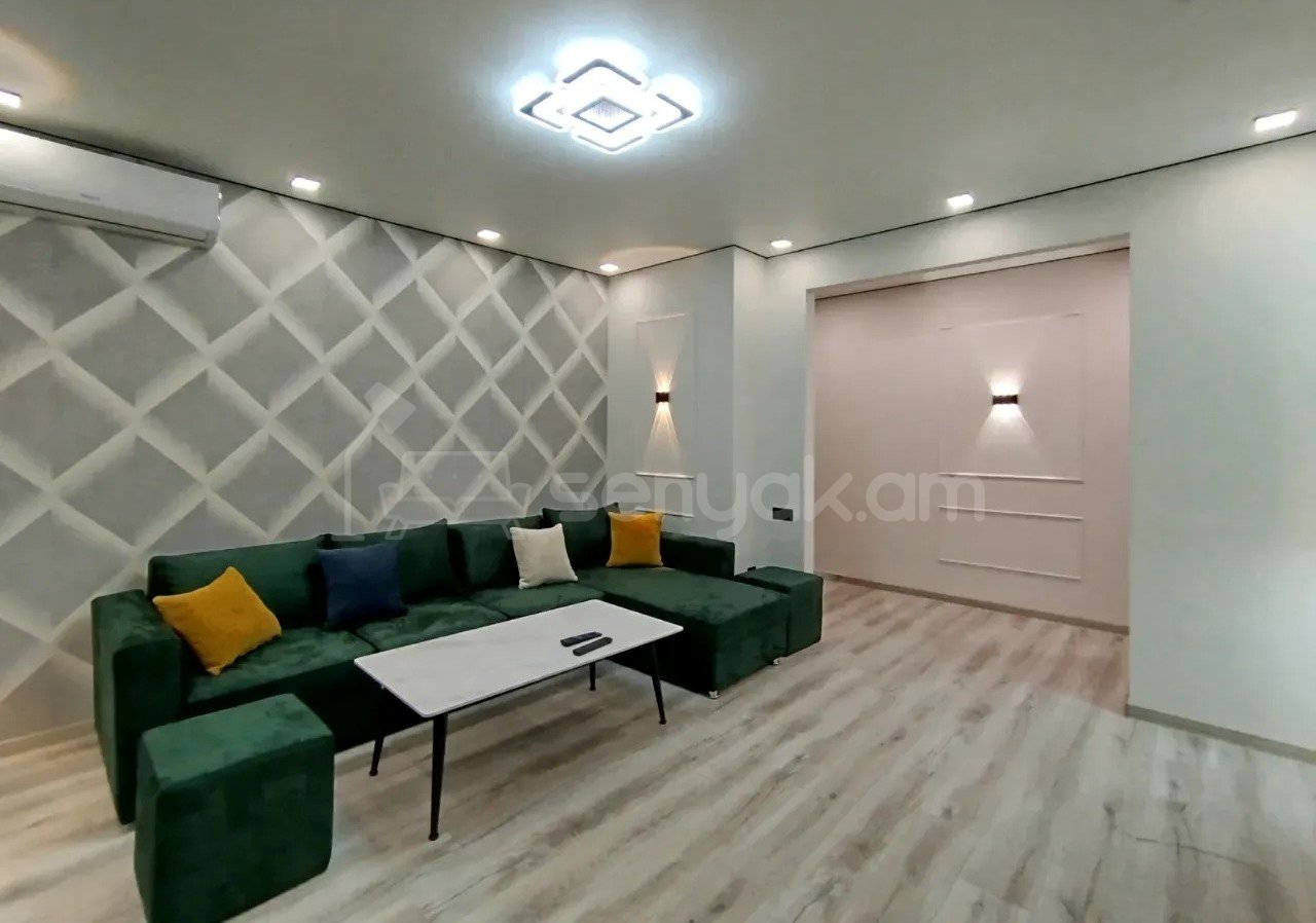 3 Սենյականոց Բնակարան Քարե Շենքում, 72քմ, 3/5 հարկ, Կապիտալ Վերանորոգված