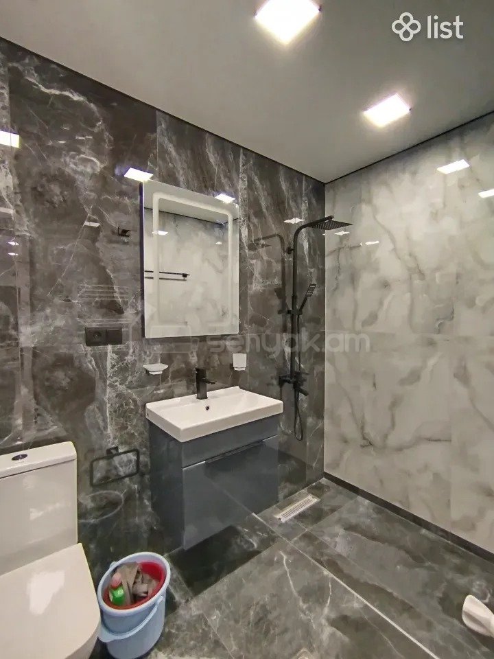 3 Սենյականոց Բնակարան Քարե Շենքում, 72քմ, 3/5 հարկ, Կապիտալ Վերանորոգված