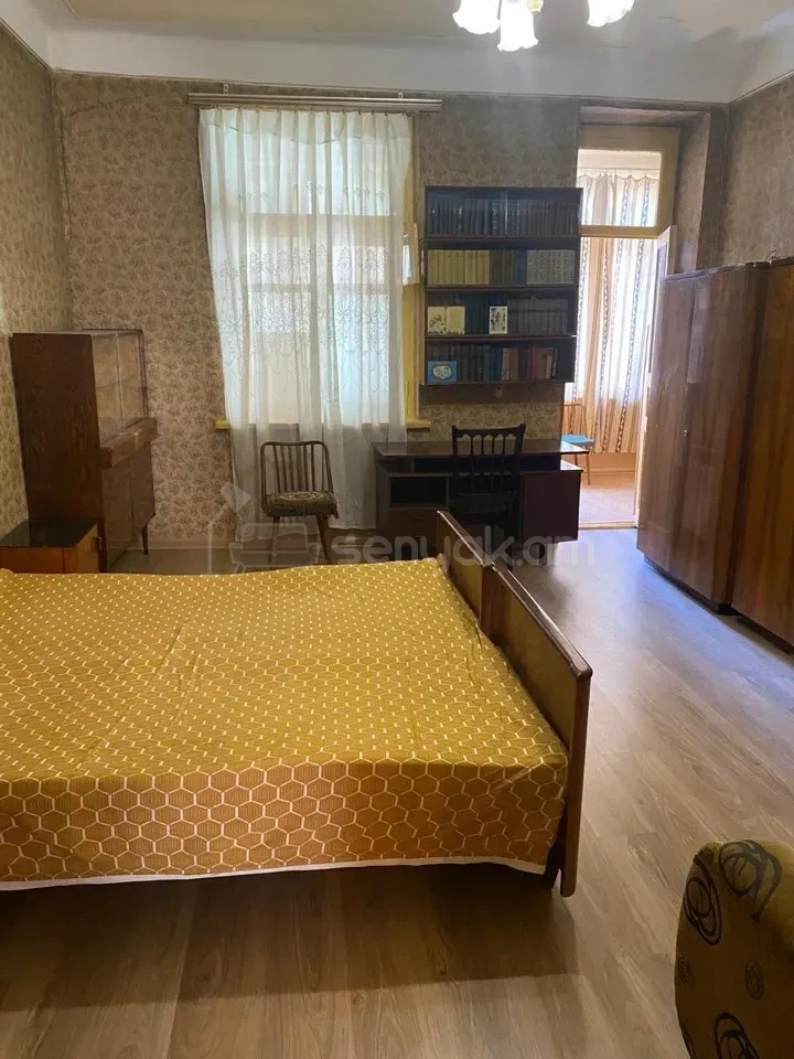 3 Սենյականոց Բնակարան Քարե Շենքում, 110քմ, 3/4 հարկ, Կոսմետիկ Վերանորոգված, Կահավորված