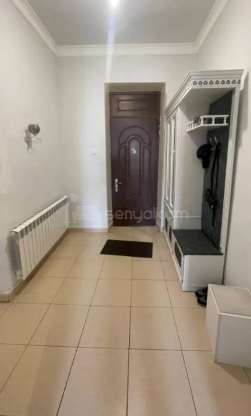 3 Սենյականոց Բնակարան Քարե Շենքում, 102քմ, 3/5 հարկ, Կոսմետիկ Վերանորոգված, Կահավորված, Արևկող
