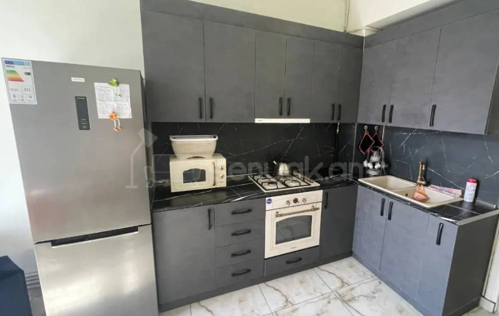 3 Սենյականոց Բնակարան Քարե Շենքում, 102քմ, 3/5 հարկ, Կոսմետիկ Վերանորոգված, Կահավորված, Արևկող