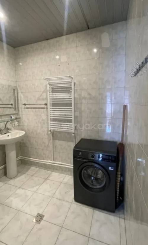 3 Սենյականոց Բնակարան Քարե Շենքում, 102քմ, 3/5 հարկ, Կոսմետիկ Վերանորոգված, Կահավորված, Արևկող