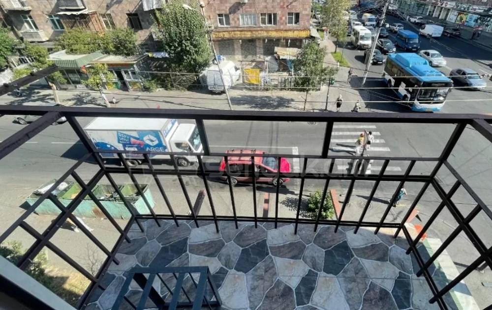 3 Սենյականոց Բնակարան Քարե Շենքում, 102քմ, 3/5 հարկ, Կոսմետիկ Վերանորոգված, Կահավորված, Արևկող