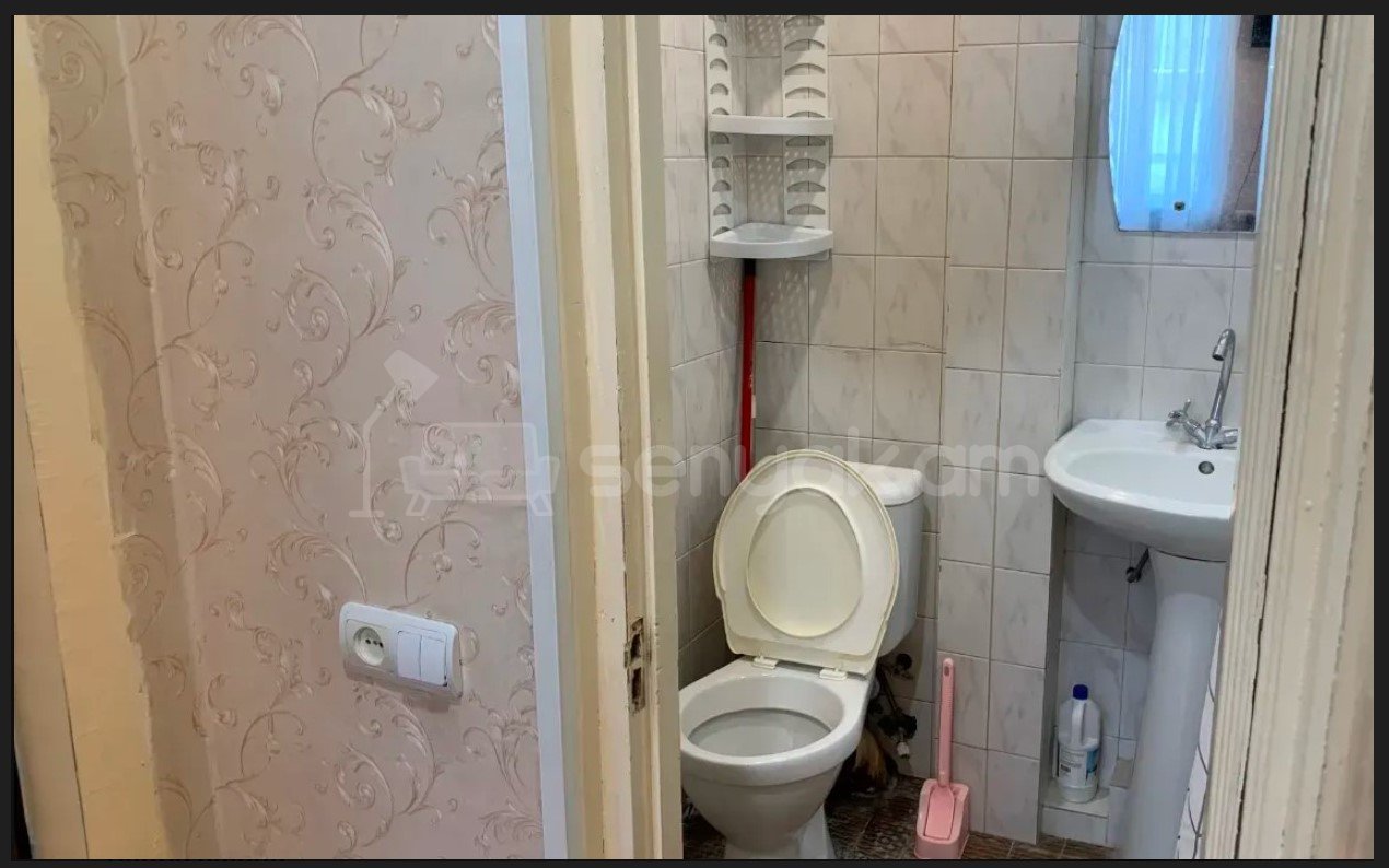 3 Սենյականոց Բնակարան Քարե Շենքում, 65քմ, 2/5 հարկ, Նորմալ Վիճակում, Կահավորված