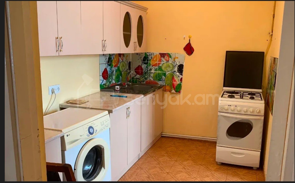 3 Սենյականոց Բնակարան Քարե Շենքում, 65քմ, 2/5 հարկ, Նորմալ Վիճակում, Կահավորված