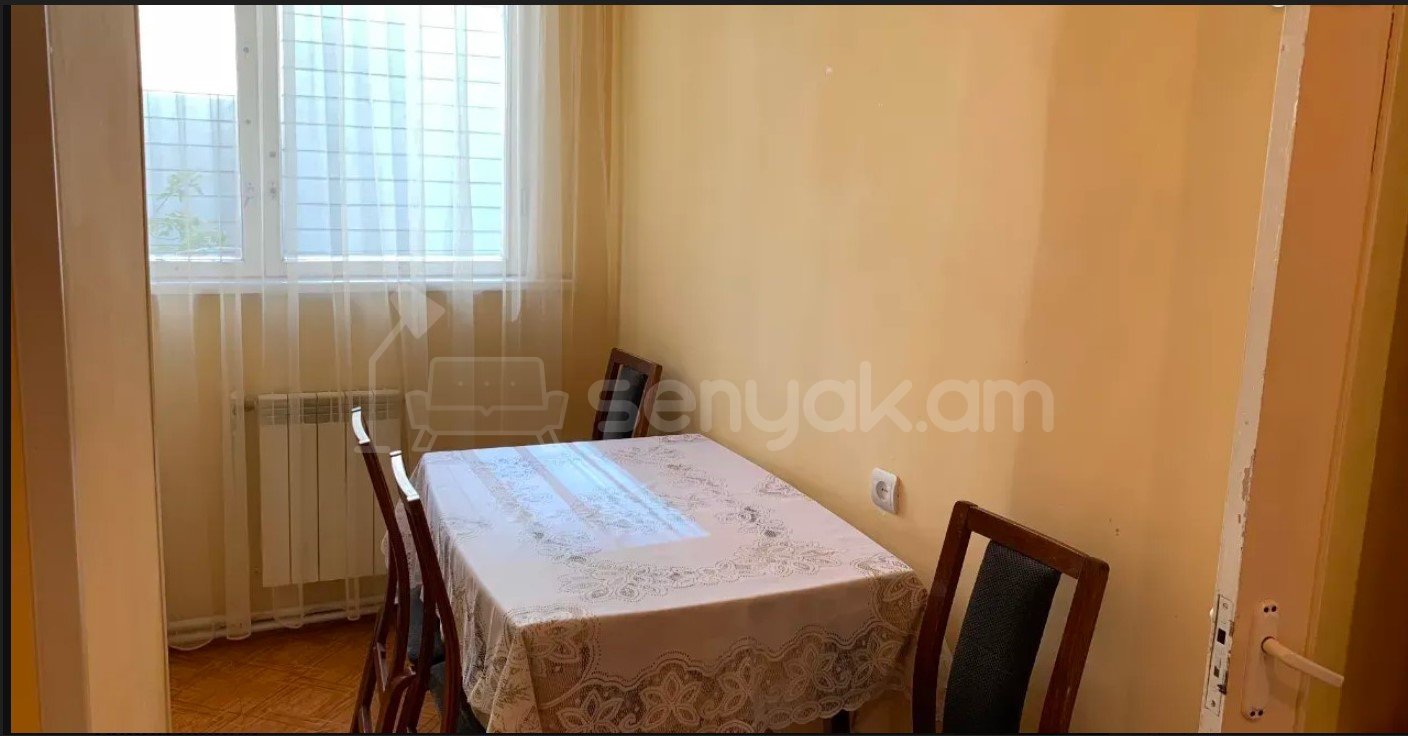 3 Սենյականոց Բնակարան Քարե Շենքում, 65քմ, 2/5 հարկ, Նորմալ Վիճակում, Կահավորված