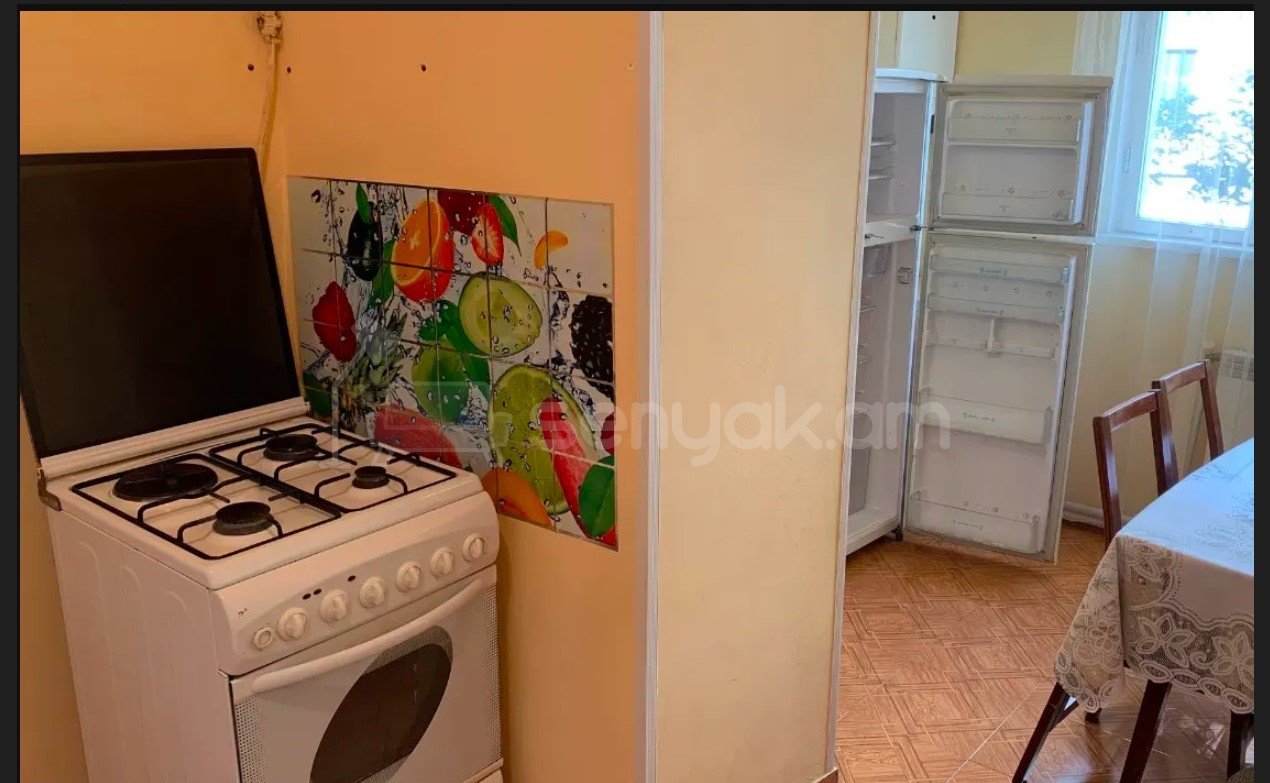 3 Սենյականոց Բնակարան Քարե Շենքում, 65քմ, 2/5 հարկ, Նորմալ Վիճակում, Կահավորված