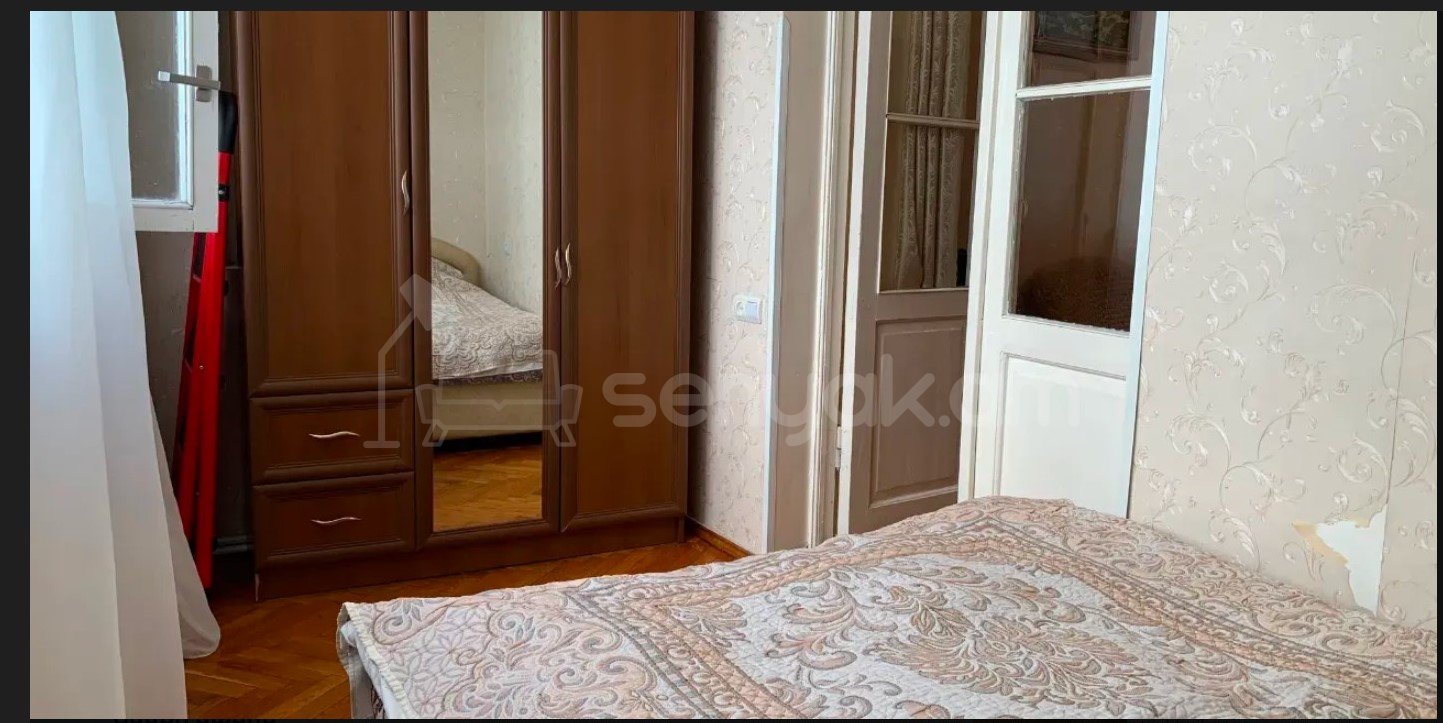 3 Սենյականոց Բնակարան Քարե Շենքում, 65քմ, 2/5 հարկ, Նորմալ Վիճակում, Կահավորված
