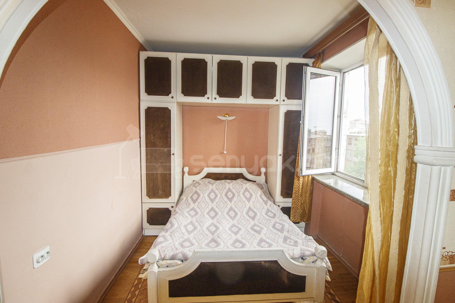 2 Սենյականոց Բնակարան Քարե Շենքում, 50քմ, 4/5 հարկ, Նորմալ Վիճակում