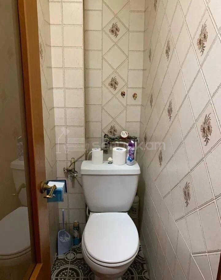 2 Սենյականոց Բնակարան Քարե Շենքում, 50քմ, 4/5 հարկ, Նորմալ Վիճակում