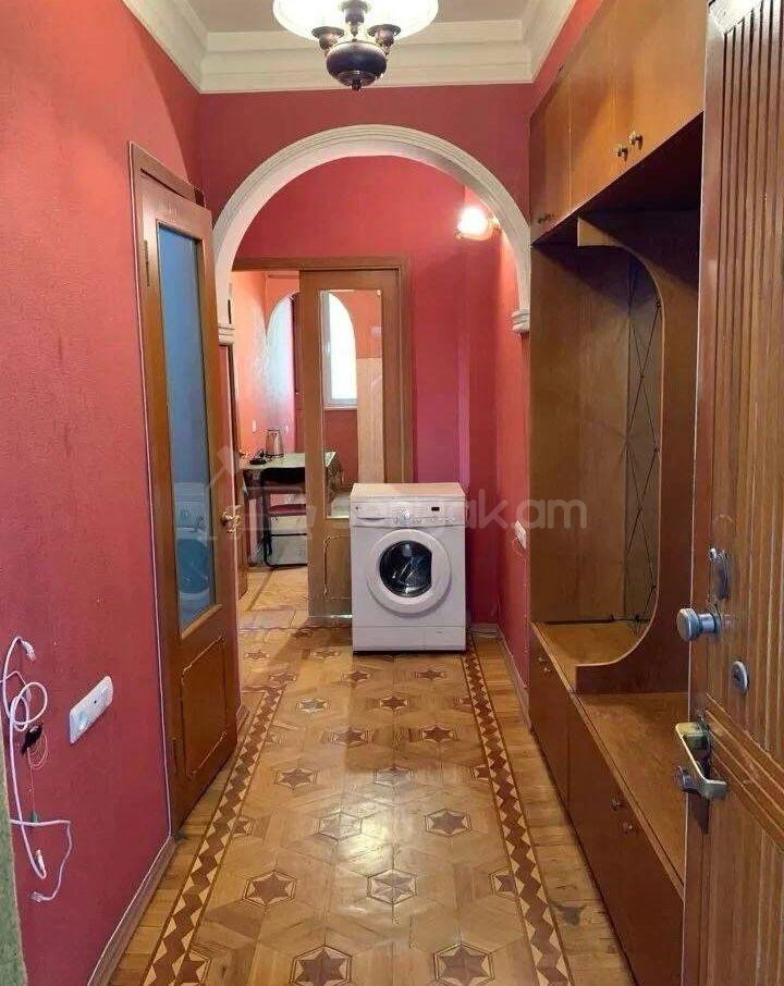 2 Սենյականոց Բնակարան Քարե Շենքում, 50քմ, 4/5 հարկ, Նորմալ Վիճակում