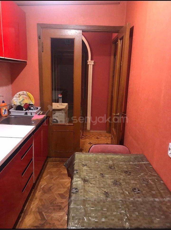 2 Սենյականոց Բնակարան Քարե Շենքում, 50քմ, 4/5 հարկ, Նորմալ Վիճակում