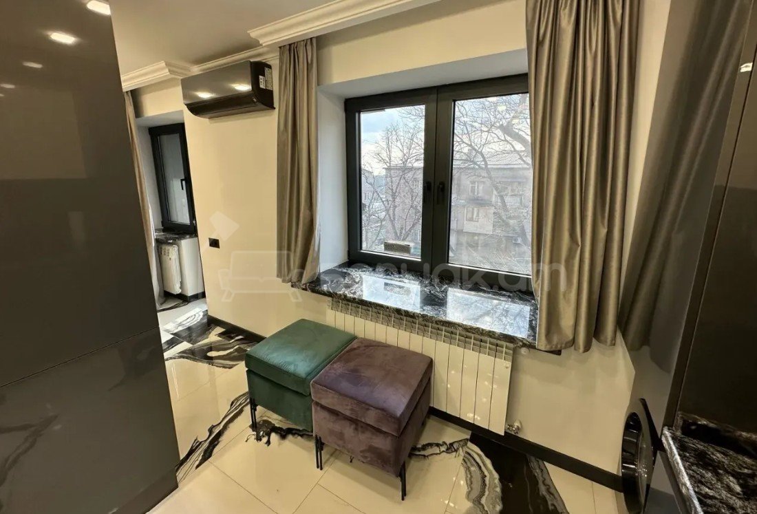 2 Սենյականոց Բնակարան Քարե Շենքում, 33քմ, 4/5 հարկ, Դիզայներական Վերանորոգված, Կահավորված, Արևկող