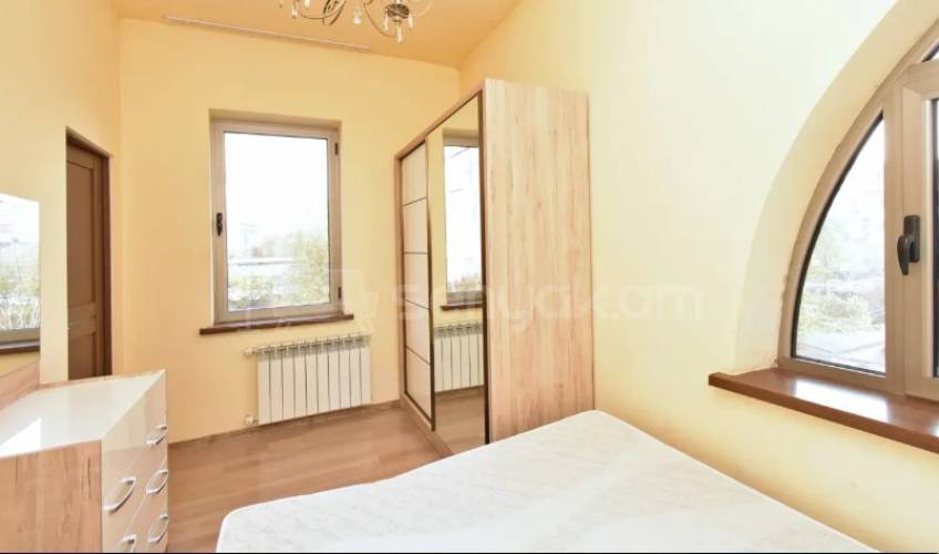 2 Սենյականոց Բնակարան Քարե Շենքում, 42քմ, 3/3 հարկ, Կապիտալ Վերանորոգված