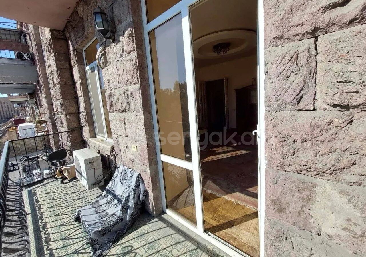 3 Սենյականոց Բնակարան Քարե Շենքում, 78քմ, 4/5 հարկ, Կապիտալ Վերանորոգված