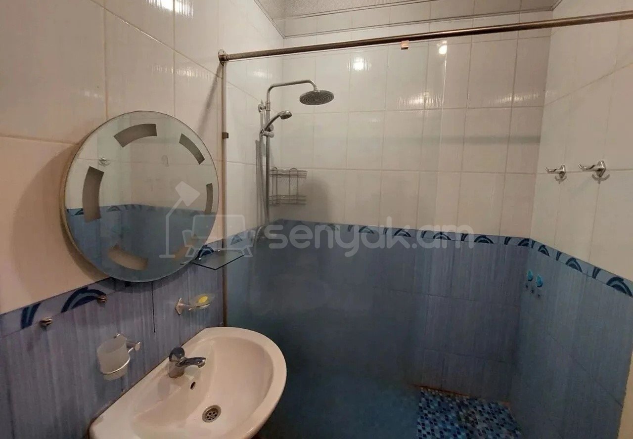 3 Սենյականոց Բնակարան Քարե Շենքում, 78քմ, 4/5 հարկ, Կապիտալ Վերանորոգված