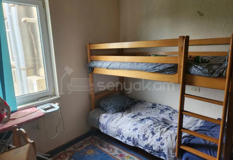 3 Սենյականոց Բնակարան Քարե Շենքում, 78քմ, 4/5 հարկ, Կապիտալ Վերանորոգված