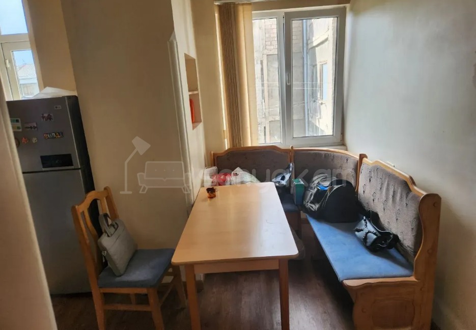 3 Սենյականոց Բնակարան Քարե Շենքում, 78քմ, 4/5 հարկ, Կապիտալ Վերանորոգված