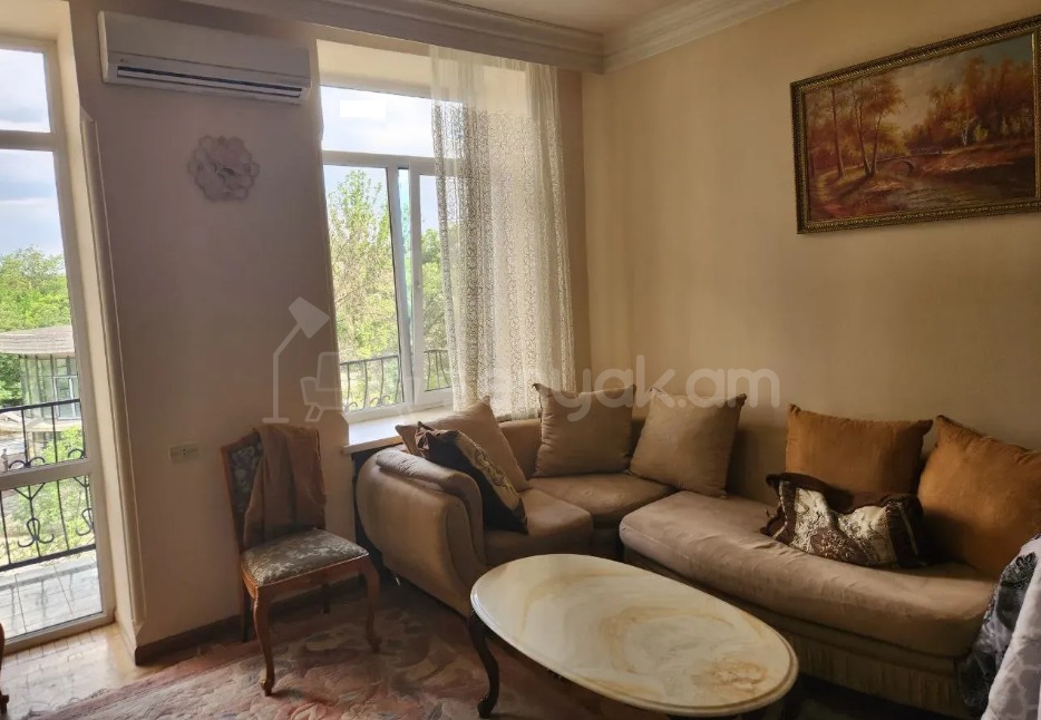 3 Սենյականոց Բնակարան Քարե Շենքում, 78քմ, 4/5 հարկ, Կապիտալ Վերանորոգված
