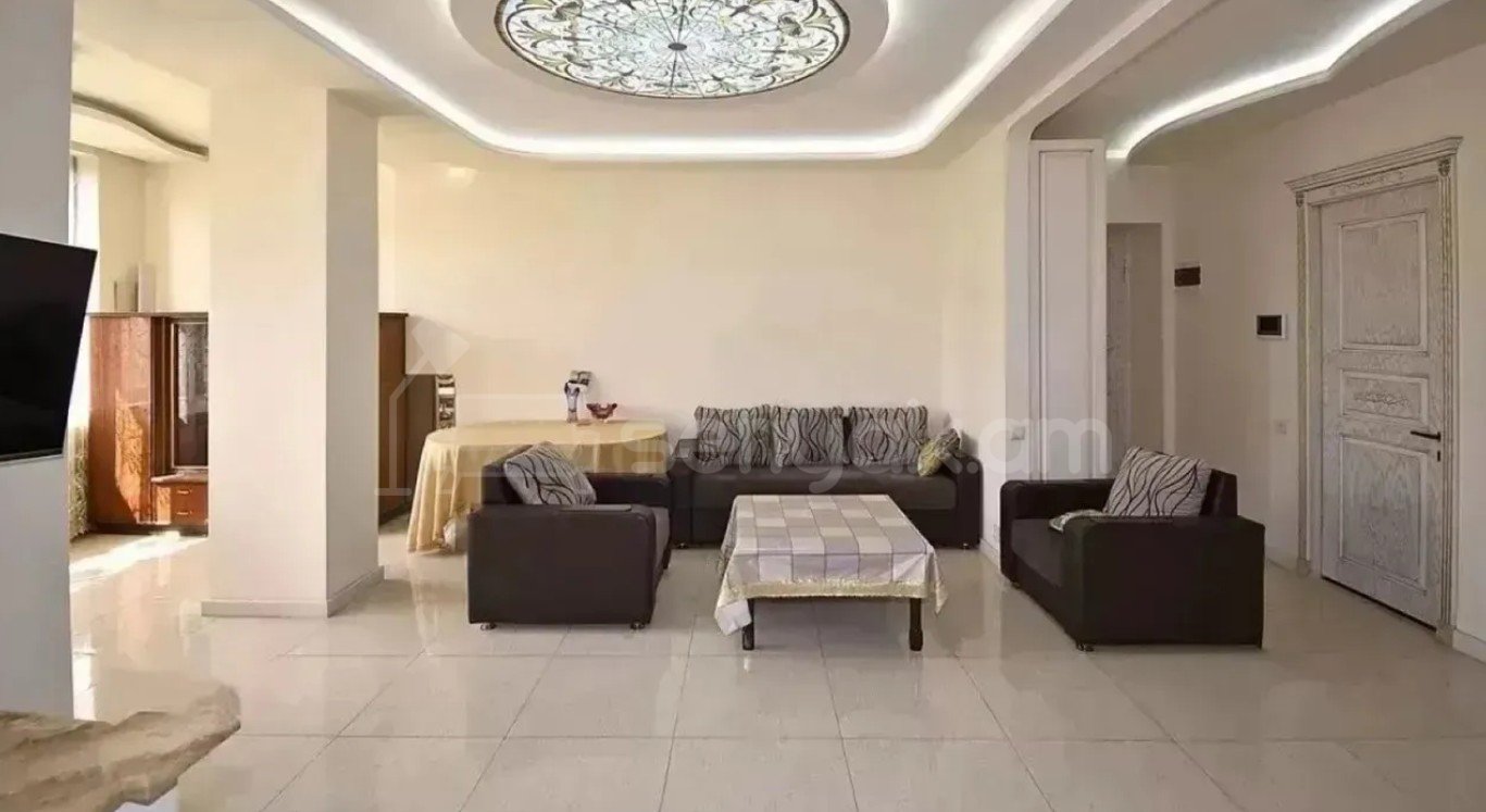 3 Սենյականոց Բնակարան Քարե Շենքում, 105քմ, 3/5 հարկ, Կապիտալ Վերանորոգված, Կահավորված, Արևկող
