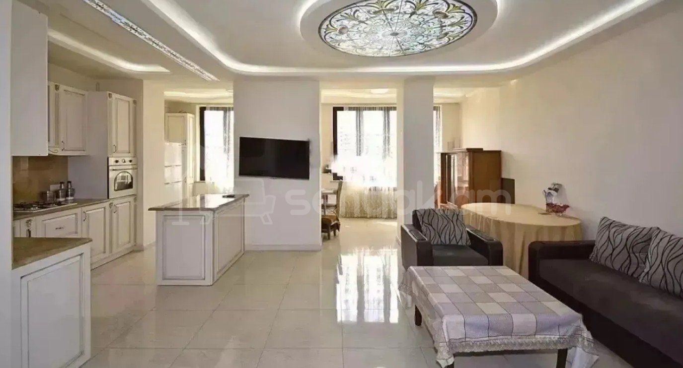 3 Սենյականոց Բնակարան Քարե Շենքում, 105քմ, 3/5 հարկ, Կապիտալ Վերանորոգված, Կահավորված, Արևկող