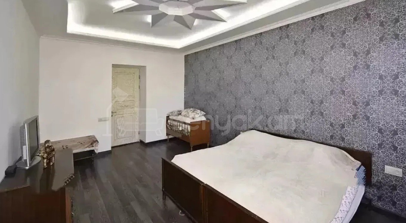 3 Սենյականոց Բնակարան Քարե Շենքում, 105քմ, 3/5 հարկ, Կապիտալ Վերանորոգված, Կահավորված, Արևկող