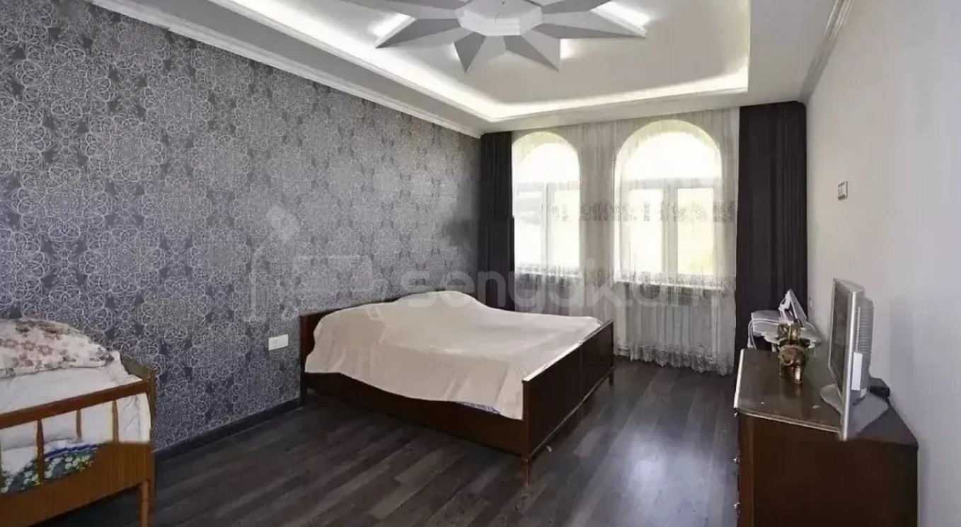3 Սենյականոց Բնակարան Քարե Շենքում, 105քմ, 3/5 հարկ, Կապիտալ Վերանորոգված, Կահավորված, Արևկող