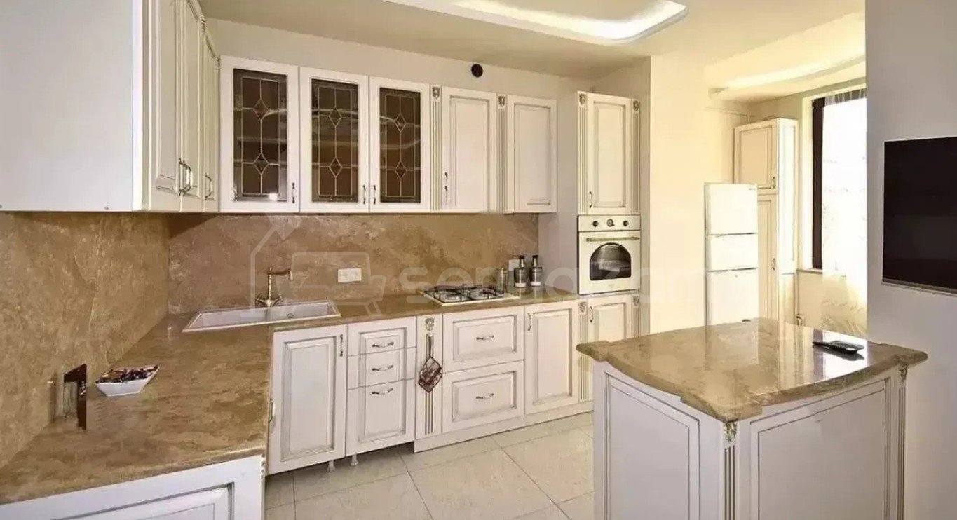 3 Սենյականոց Բնակարան Քարե Շենքում, 105քմ, 3/5 հարկ, Կապիտալ Վերանորոգված, Կահավորված, Արևկող