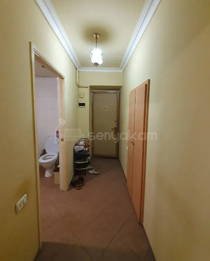 2 Սենյականոց Բնակարան Քարե Շենքում, 44քմ, 4/5 հարկ, Նորմալ Վիճակում