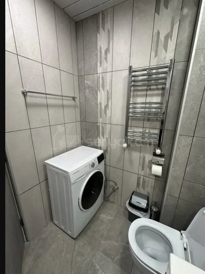 3 Սենյականոց Բնակարան Քարե Շենքում, 90քմ, 3/5 հարկ, Դիզայներական Վերանորոգված, Կահավորված