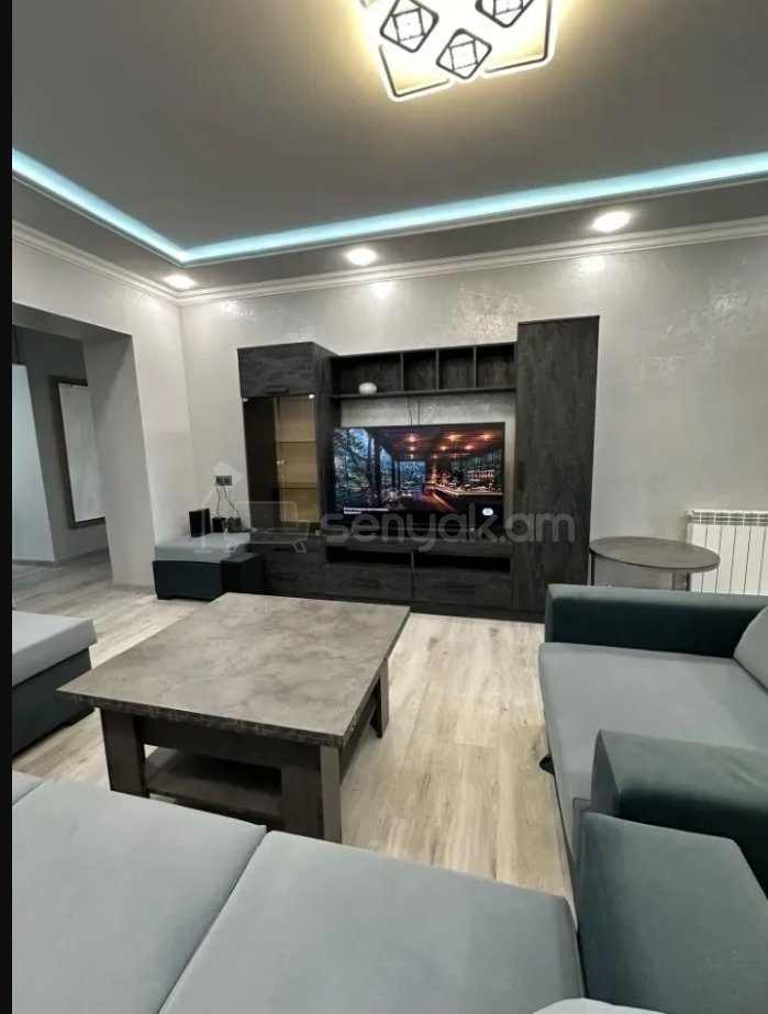 3 Սենյականոց Բնակարան Քարե Շենքում, 90քմ, 3/5 հարկ, Դիզայներական Վերանորոգված, Կահավորված