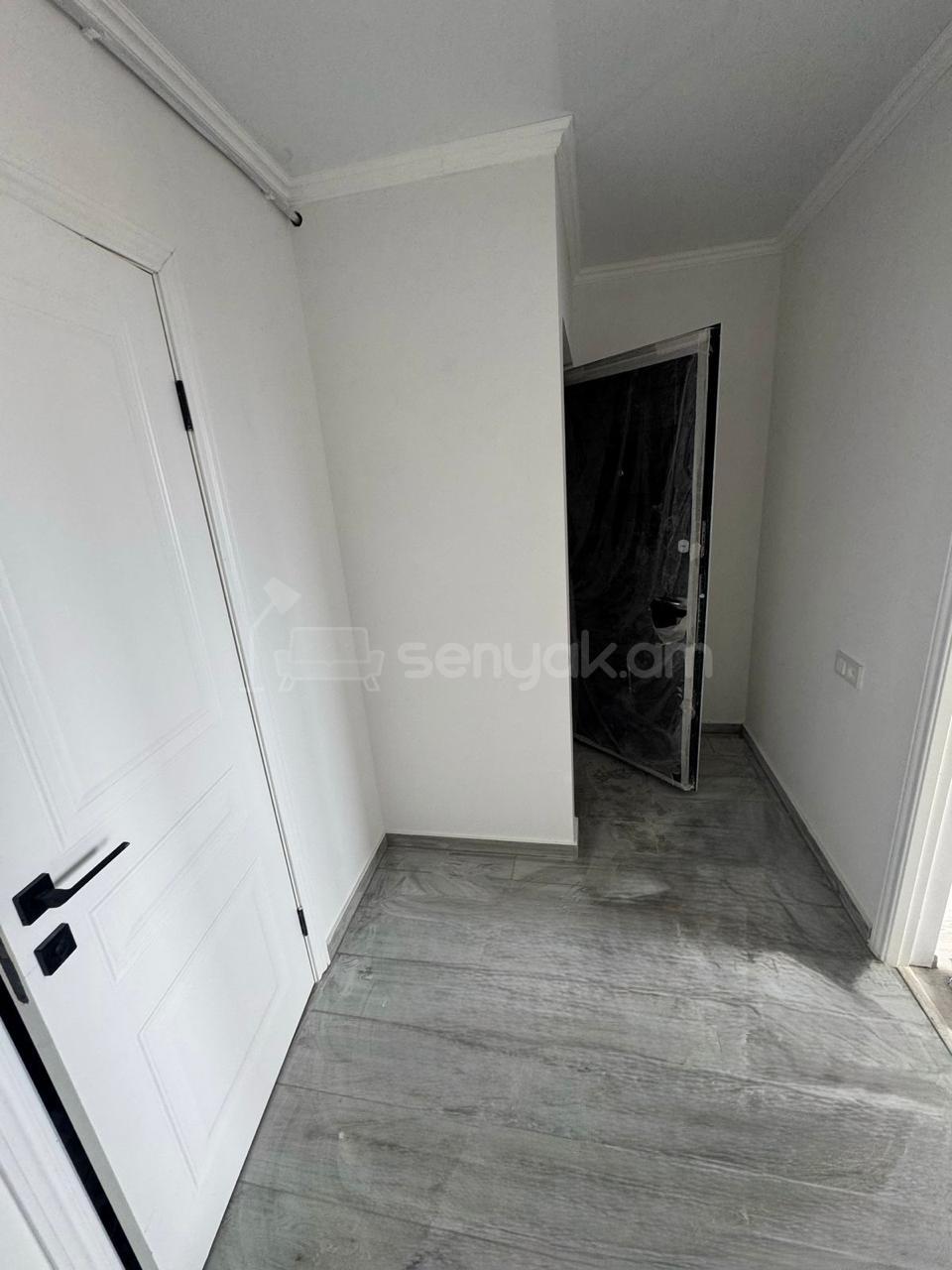 2 Սենյականոց Բնակարան, 32քմ, 9/9 հարկ, Կապիտալ Վերանորոգված