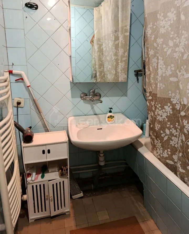 3 Սենյականոց Բնակարան Քարե Շենքում, 73քմ, 3/5 հարկ, Նորմալ Վիճակում