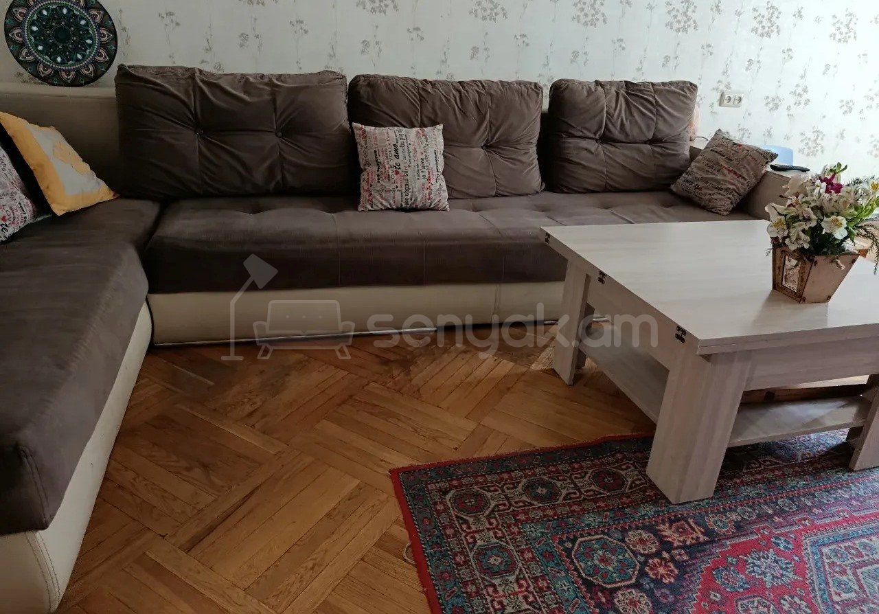 3 Սենյականոց Բնակարան Քարե Շենքում, 73քմ, 3/5 հարկ, Նորմալ Վիճակում