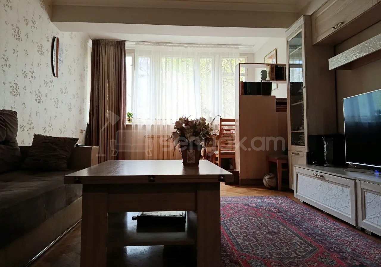 3 Սենյականոց Բնակարան Քարե Շենքում, 73քմ, 3/5 հարկ, Նորմալ Վիճակում