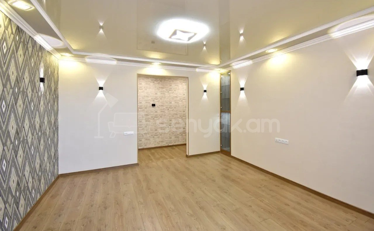 3 Սենյականոց Բնակարան Քարե Շենքում, 72քմ, 3/5 հարկ, Կապիտալ Վերանորոգված
