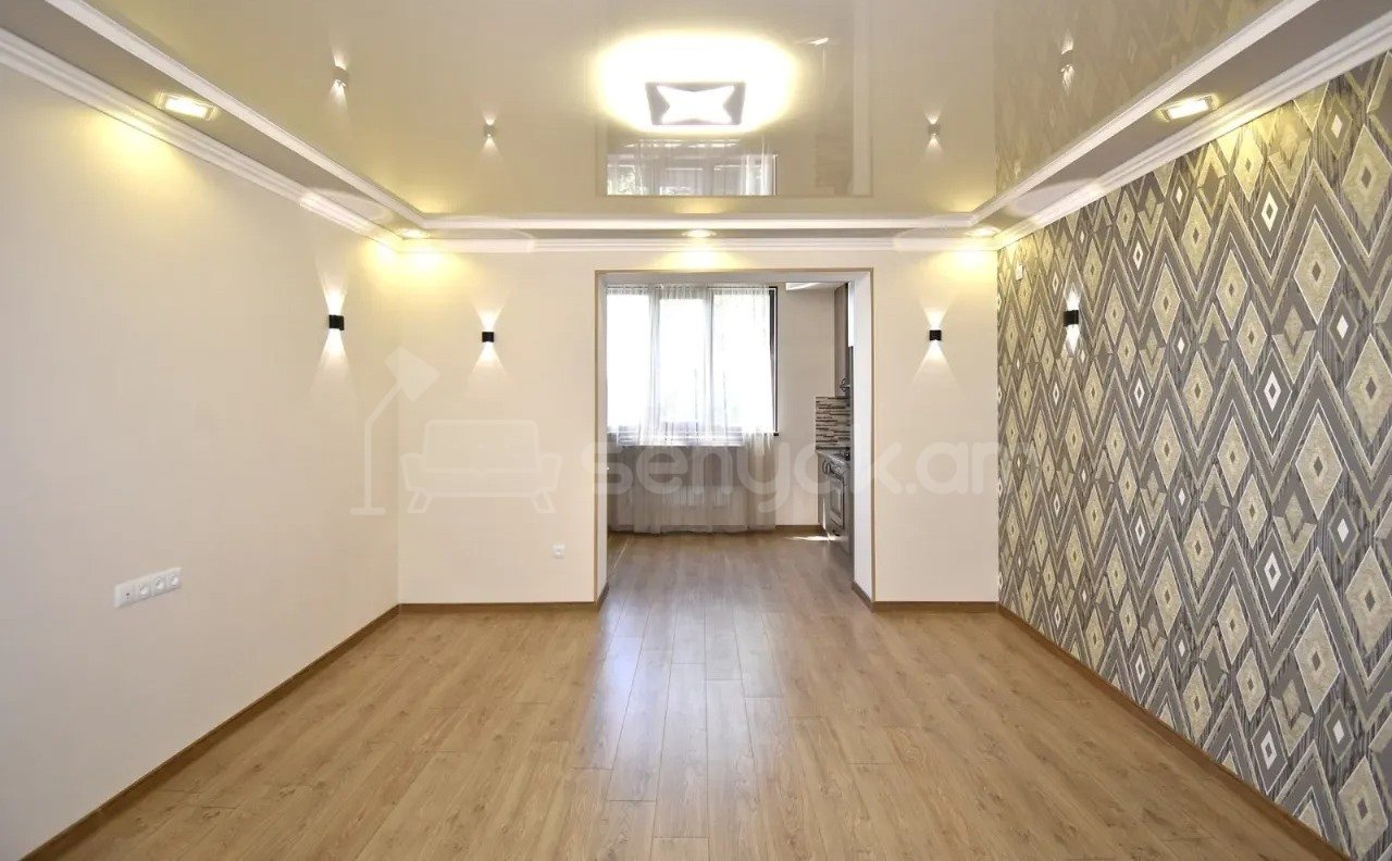 3 Սենյականոց Բնակարան Քարե Շենքում, 72քմ, 3/5 հարկ, Կապիտալ Վերանորոգված