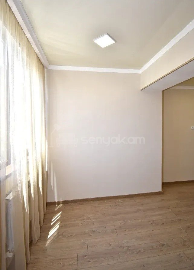 3 Սենյականոց Բնակարան Քարե Շենքում, 72քմ, 3/5 հարկ, Կապիտալ Վերանորոգված