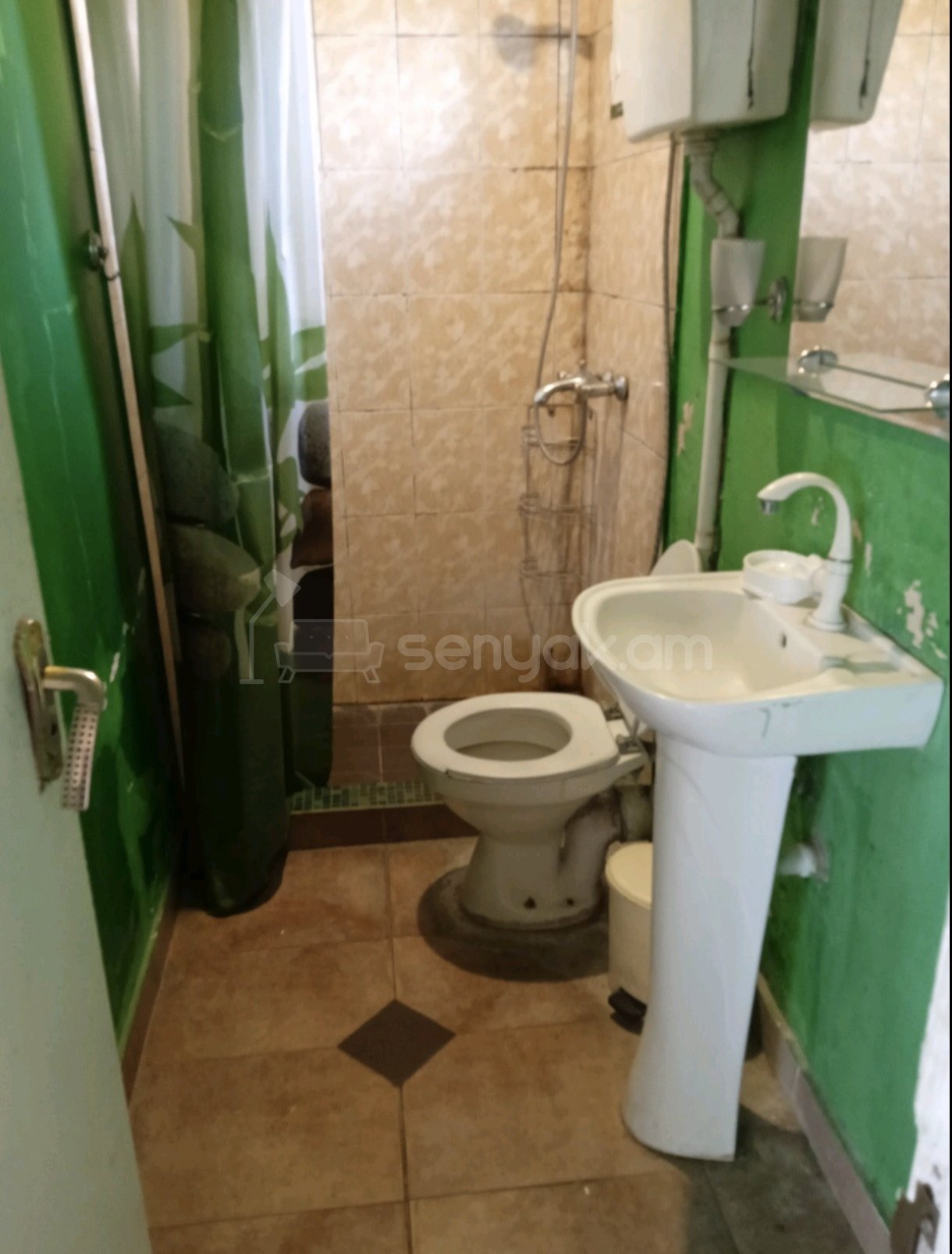 3 Սենյականոց Բնակարան Քարե Շենքում, 72քմ, 1/1 հարկ, Նորմալ Վիճակում, Կահավորված
