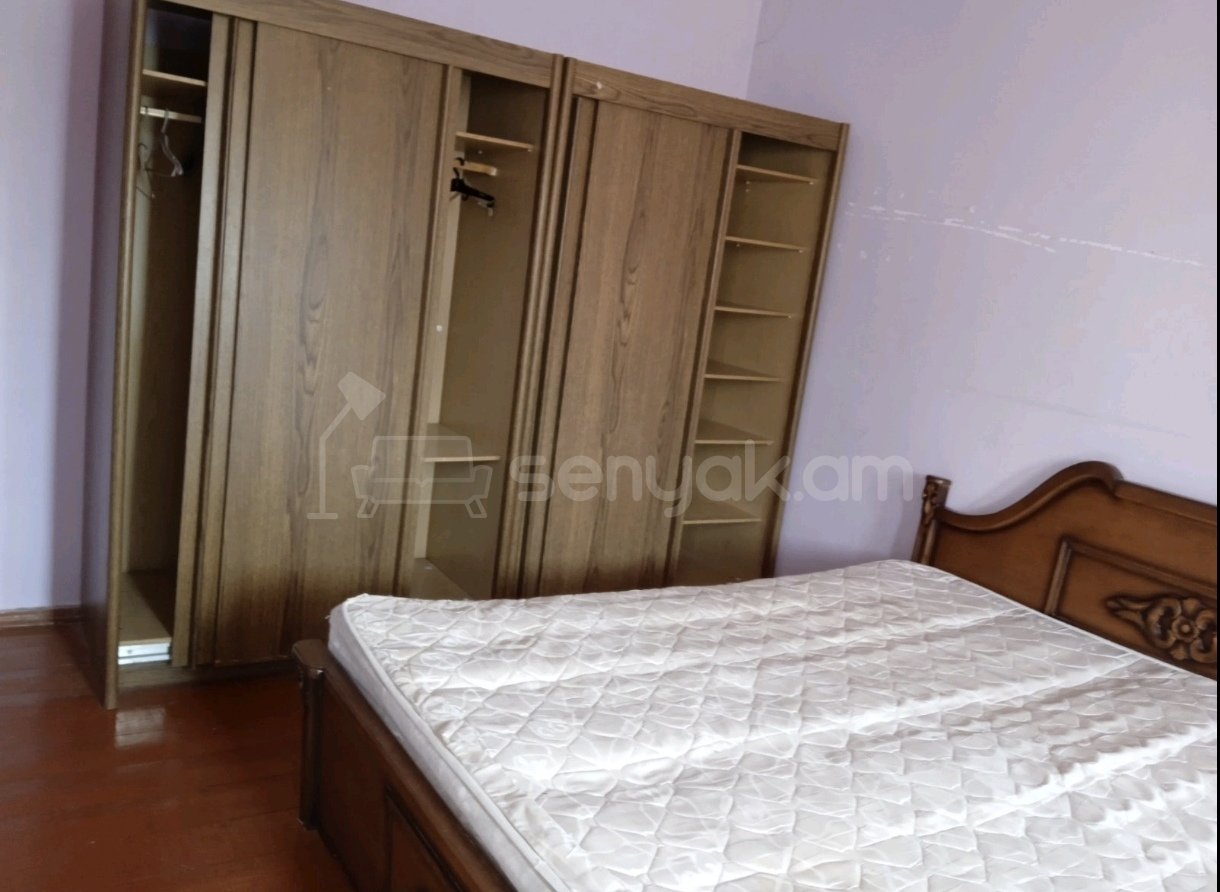 3 Սենյականոց Բնակարան Քարե Շենքում, 72քմ, 1/1 հարկ, Նորմալ Վիճակում, Կահավորված