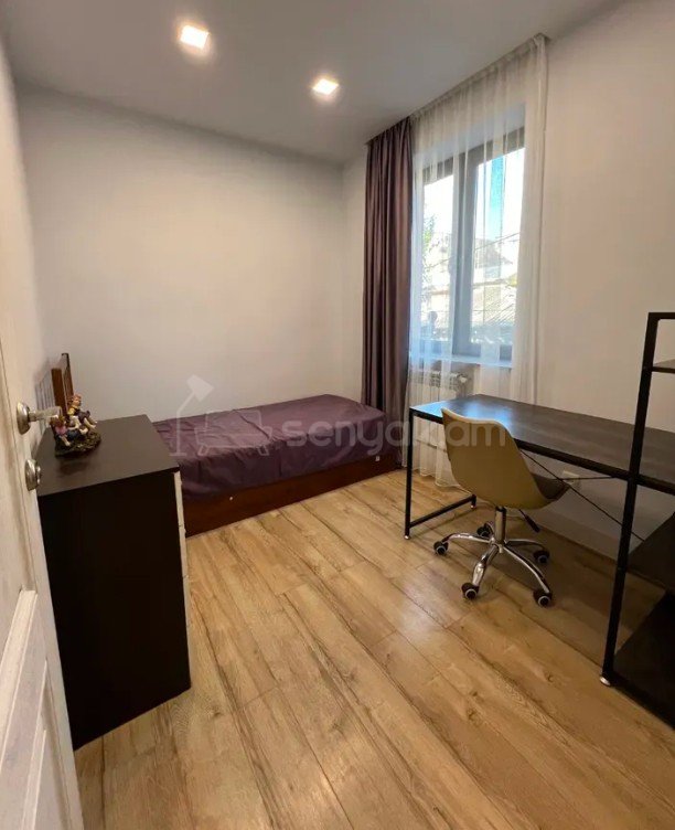 3 Սենյականոց Բնակարան Քարե Շենքում, 60քմ, 2/5 հարկ, Կապիտալ Վերանորոգված, Կահավորված, Արևկող