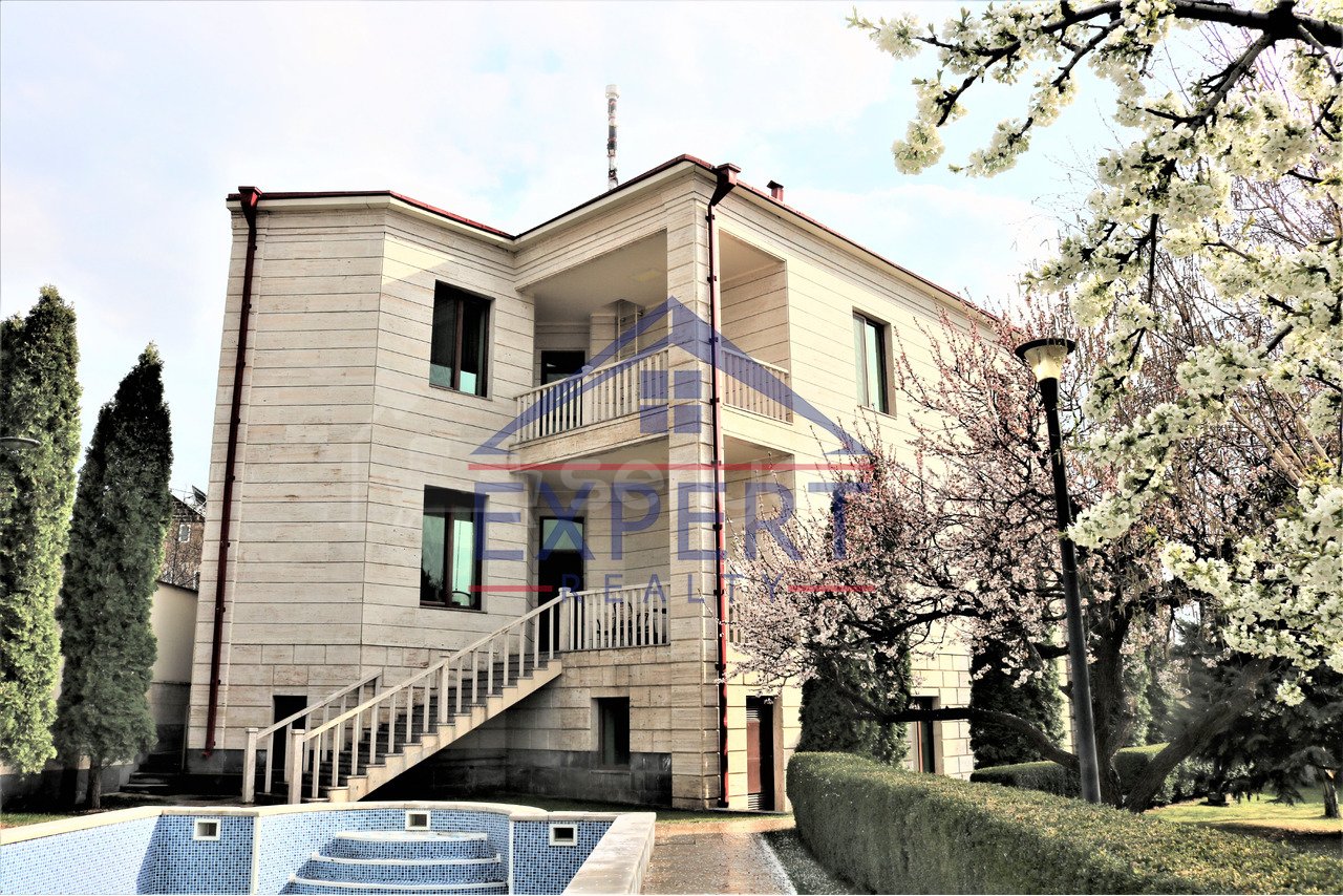 6 Սենյականոց Շքեղ Առանձնատուն, 500քմ, Լողավազանով, Ավտոտնակով