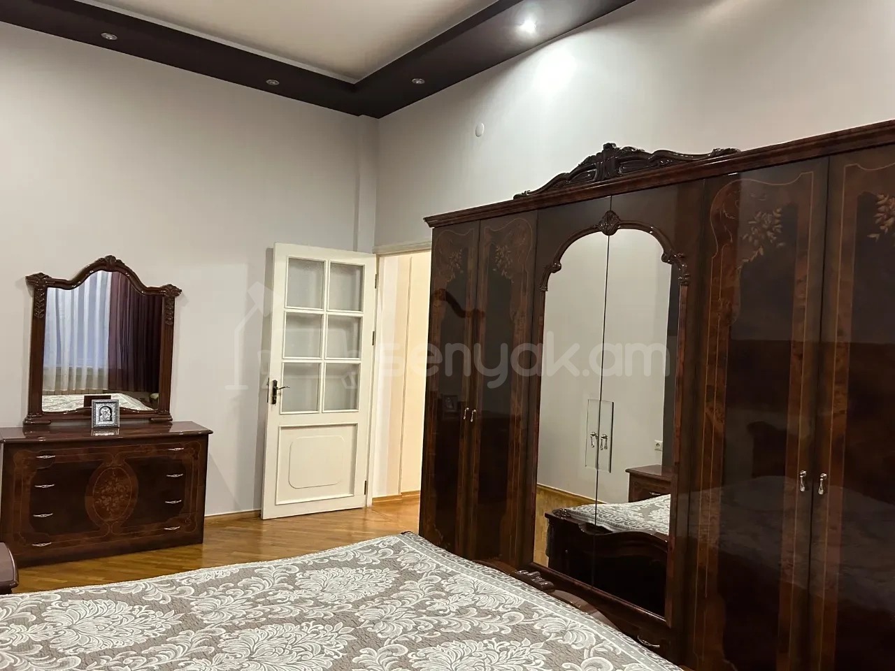 3 Սենյականոց Բնակարան Քարե Շենքում, 90քմ, 3/4 հարկ, Կապիտալ Վերանորոգված, Կահավորված