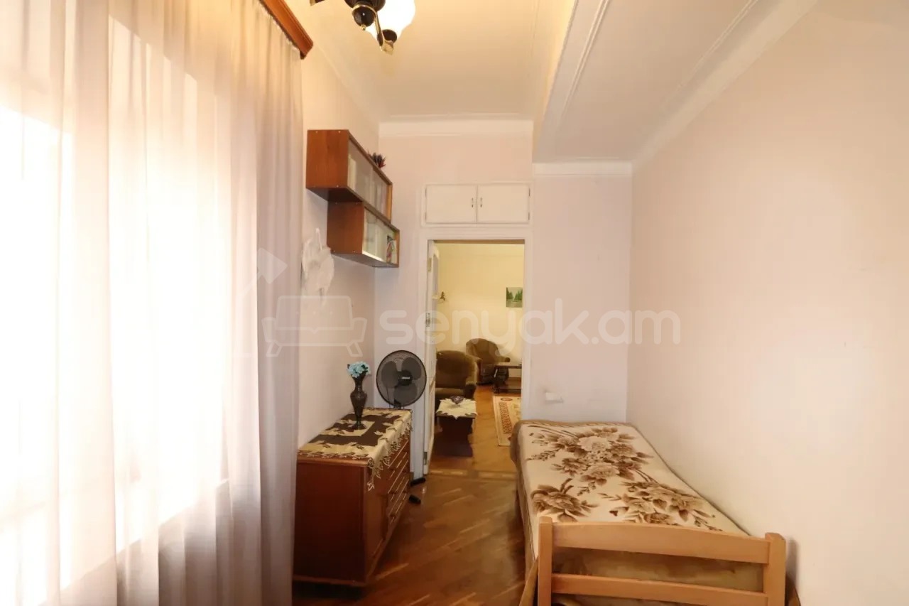 3 Սենյականոց Բնակարան Քարե Շենքում, 90քմ, 3/4 հարկ, Կապիտալ Վերանորոգված, Կահավորված