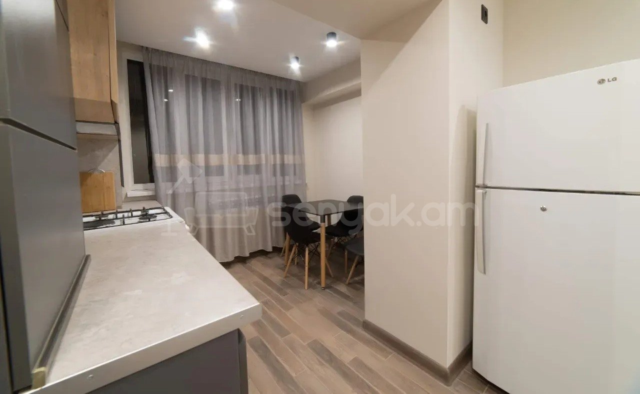 3 Սենյականոց Բնակարան Քարե Շենքում, 80քմ, 6/6 հարկ, Կապիտալ Վերանորոգված, Կահավորված, Արևկող