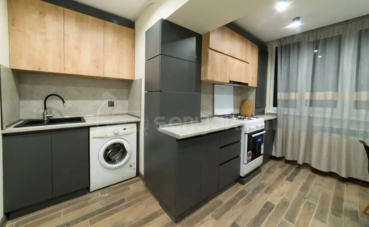 3 Սենյականոց Բնակարան Քարե Շենքում, 80քմ, 6/6 հարկ, Կապիտալ Վերանորոգված, Կահավորված, Արևկող