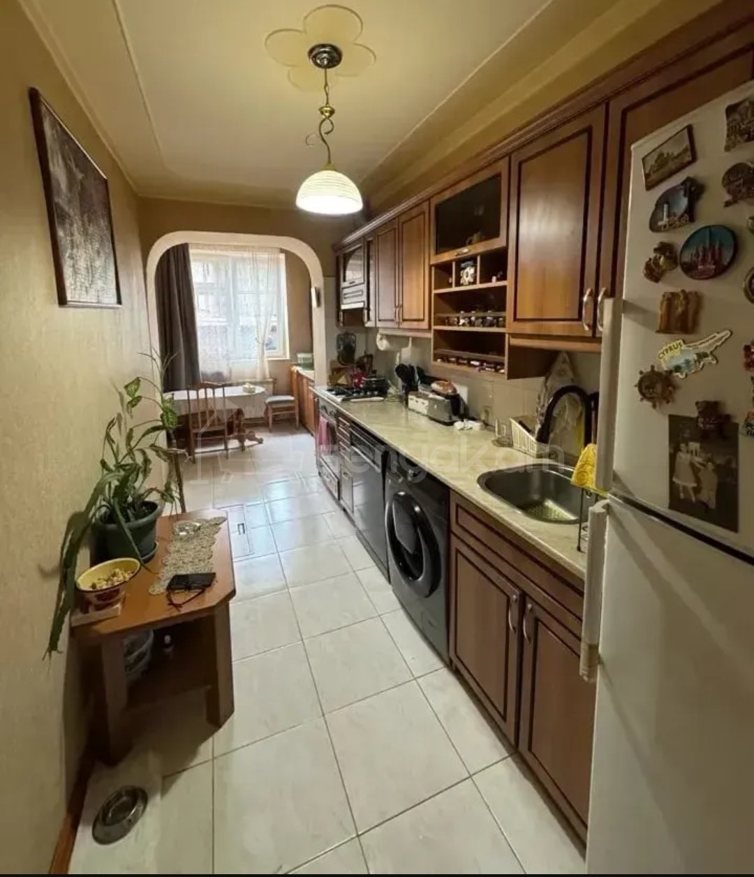4 Սենյականոց Բնակարան Քարե Շենքում, 99քմ, 1/5 հարկ, Նորմալ Վիճակում